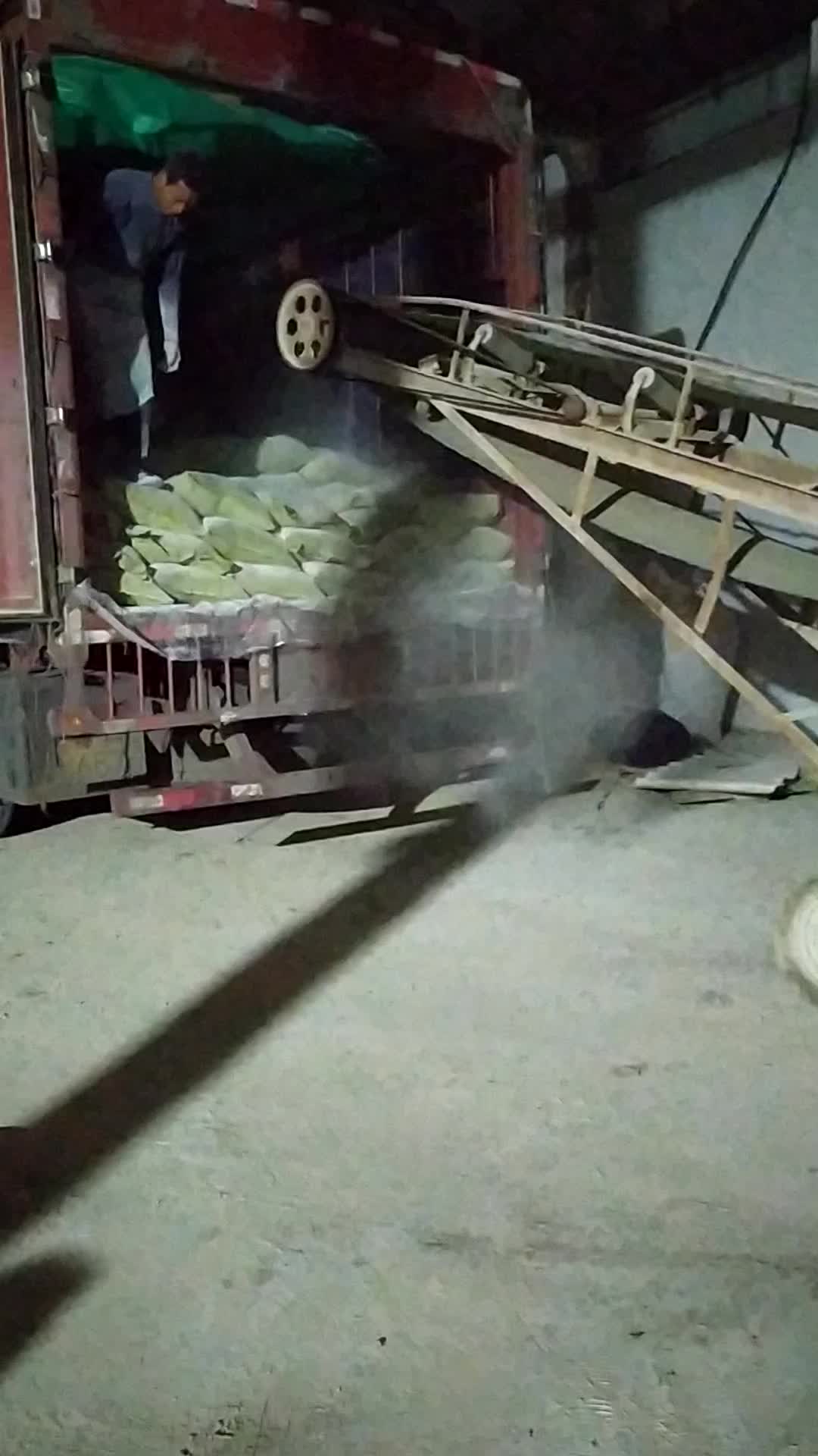 客户赶生产，夜间加班装货